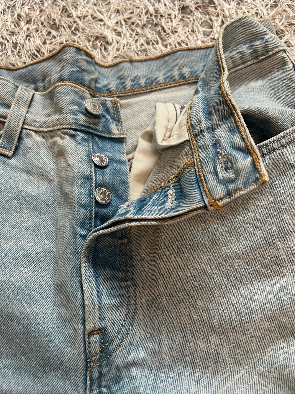 Women’s Levi’s 501 Light Wash Distressed Denim Jeans Waist 29” Length 30” - Picture 5 of 7